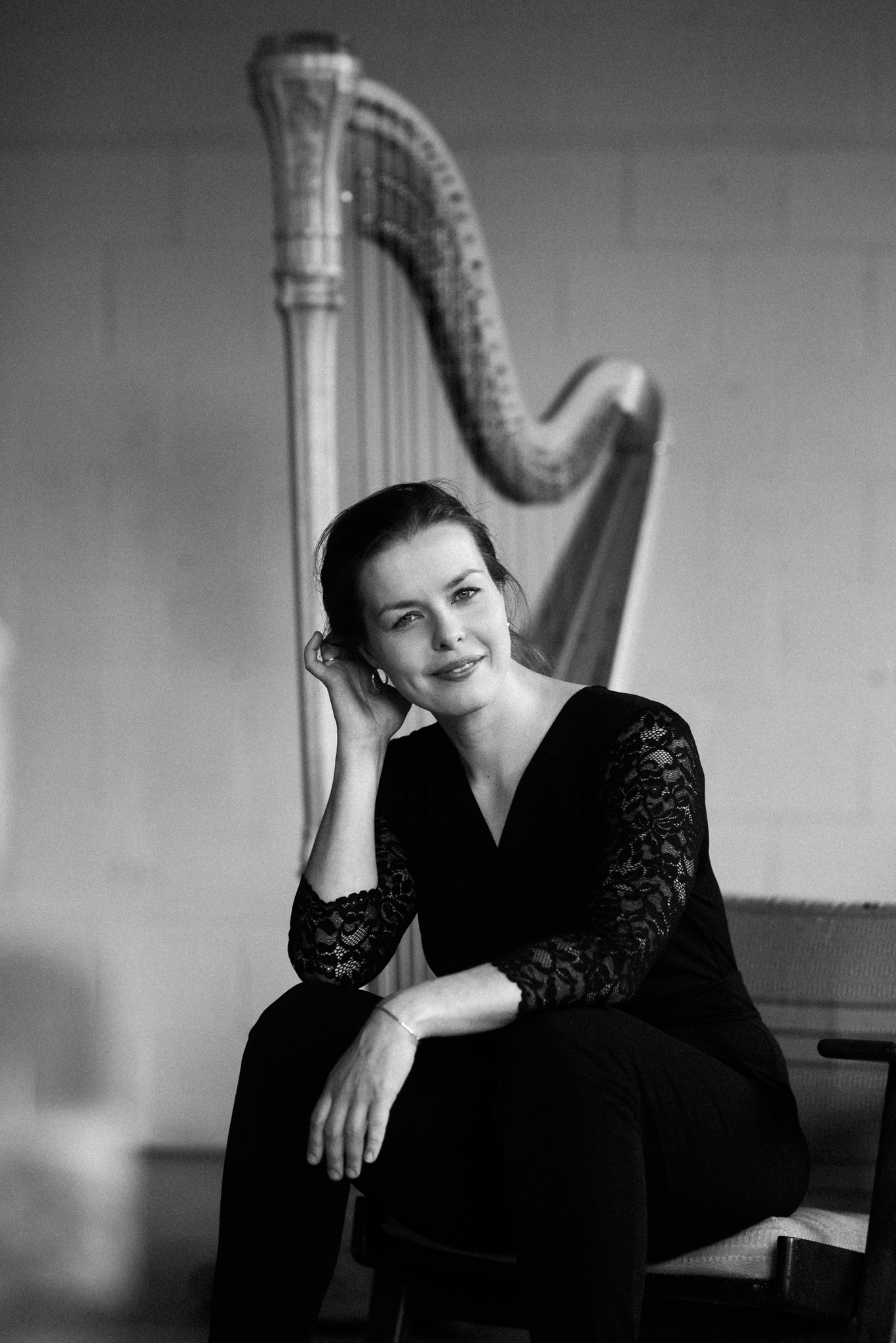 nike air max bella tr 2 black and white